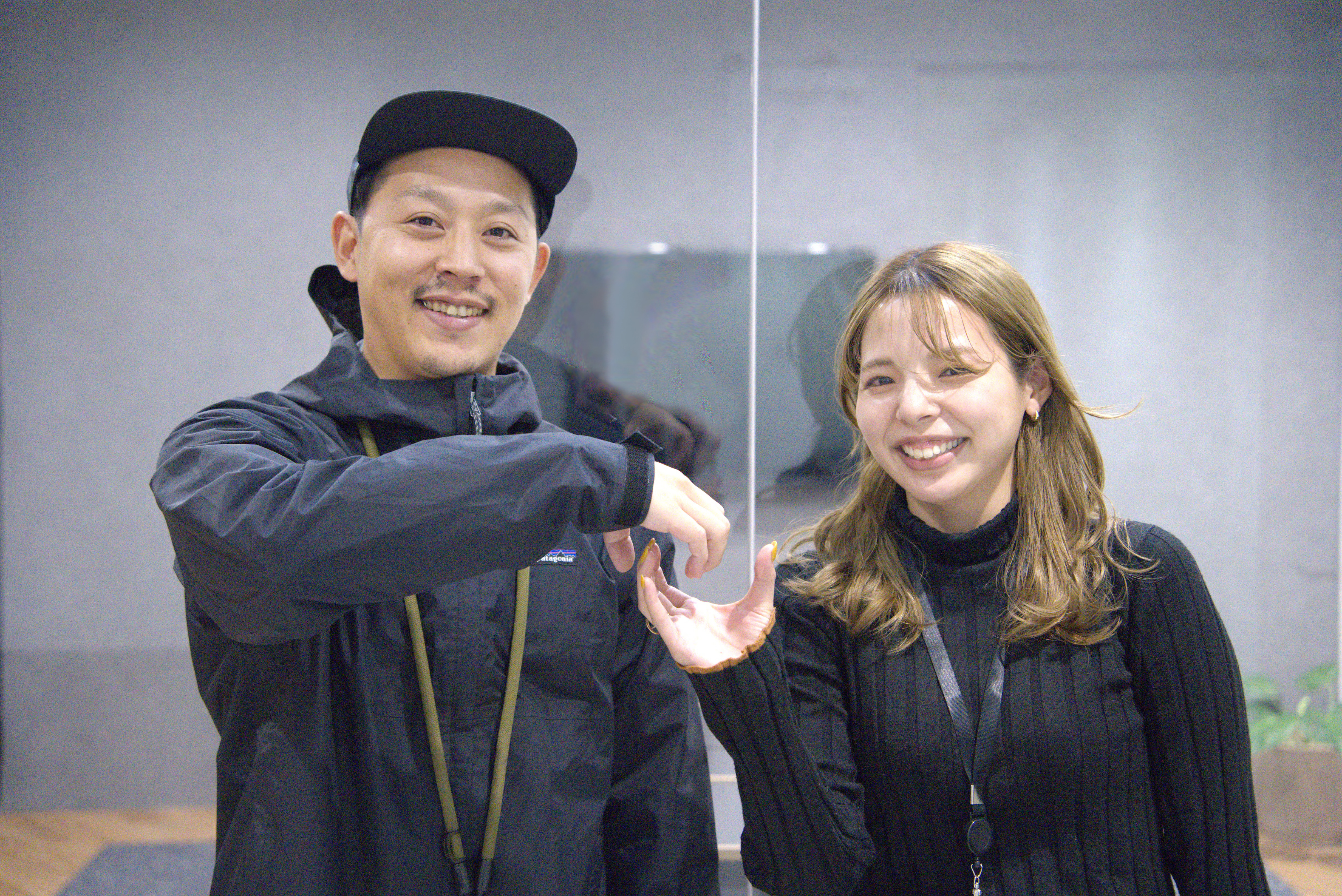 担当者と弊社の女性のツーショット